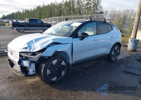 2025 Volvo Ex30 Ultra Twin Motor Performance, Fully Electric z USA, uszkodzony, nr VIN YV4EK3ZL8SS145127